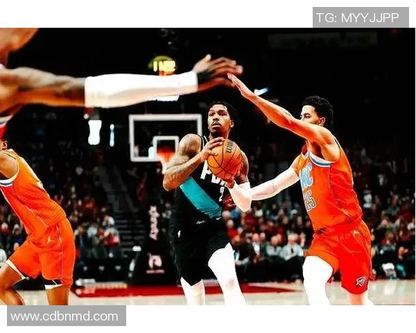 勇士与开拓者激战正酣NBA赛场精彩对决引发球迷热议 勇士与开拓者激战正酣NBA赛场精彩对决引发球迷热议